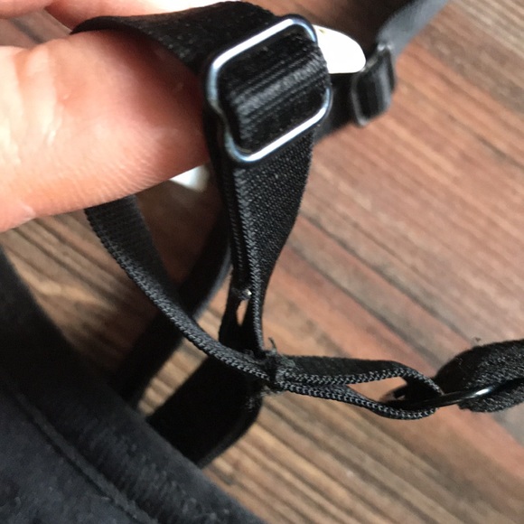 Sports bras - Picture 2 of 4